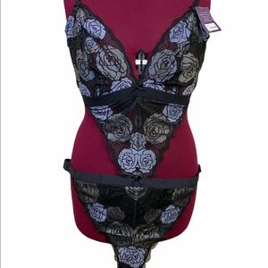 NWT Cacique One-Piece Floral Lingerie in Shades of Blue-Gray in Size 22-24